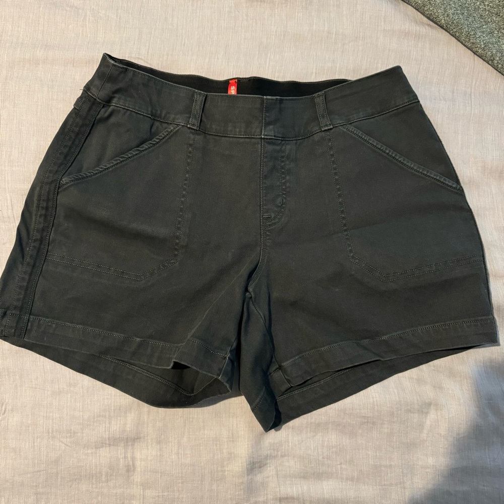 Spanx Black Pull On Twill Stretch Shorts - Size Medium